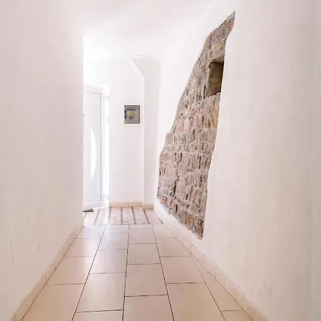 Sunny Old Town Apartment Koper