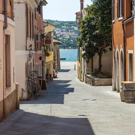 Sunny Old Town *