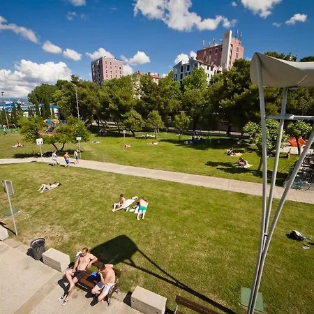 Sunny Old Town Apartman